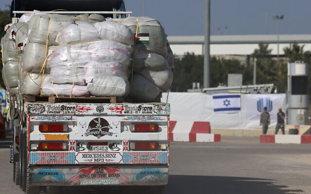 Proteste e arresti al valico di Kerem Shalom ma 120 camion sono riusciti a entrare nella striscia