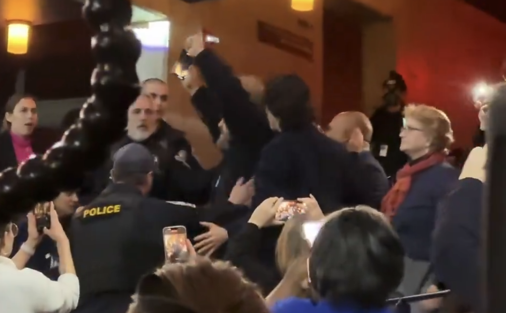 Screenshot 2024-01-24 alle 01.01.28 Biden interrotto in un evento dai manifestanti pro-Palestina