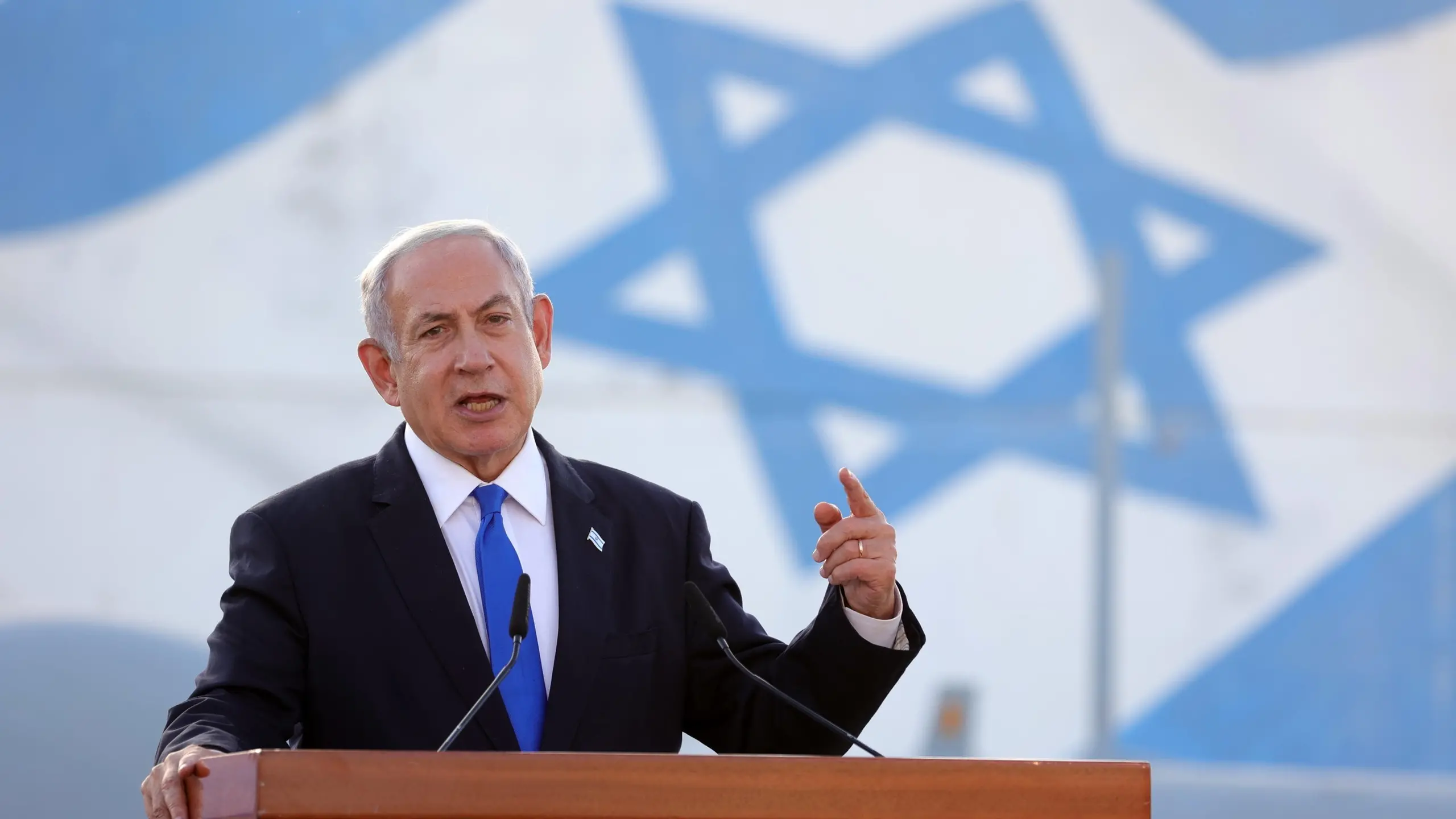 Netanyahu, l'arrogante: "Un mandato d'arresto dell'Aia sarebbe un crimine d'odio antisemita"