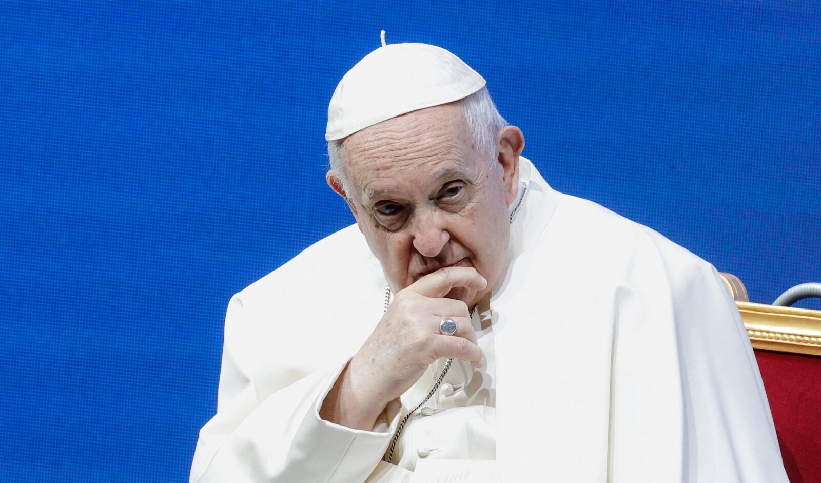 Francesco: "Non penso alle dimissioni,  se accadesse non mi farei chiamare Papa emerito"