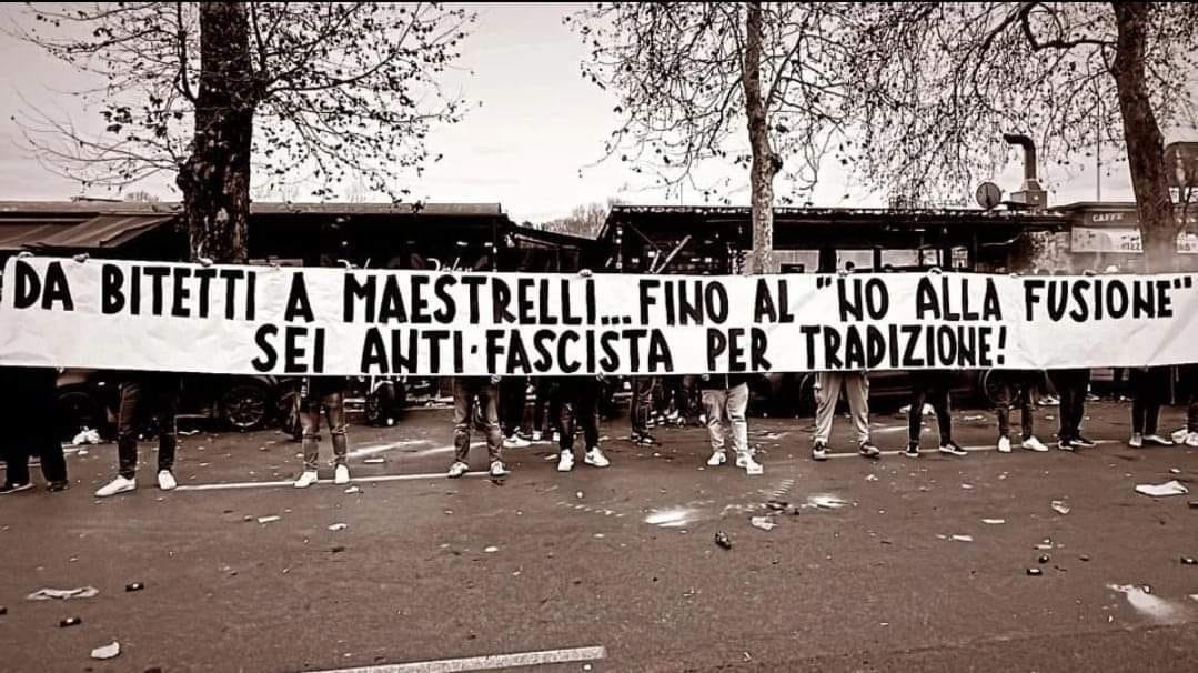 I fascisti della Roma 'insultano' gli ultras della Lazio ricordando che la storia biancoceleste è antifascista