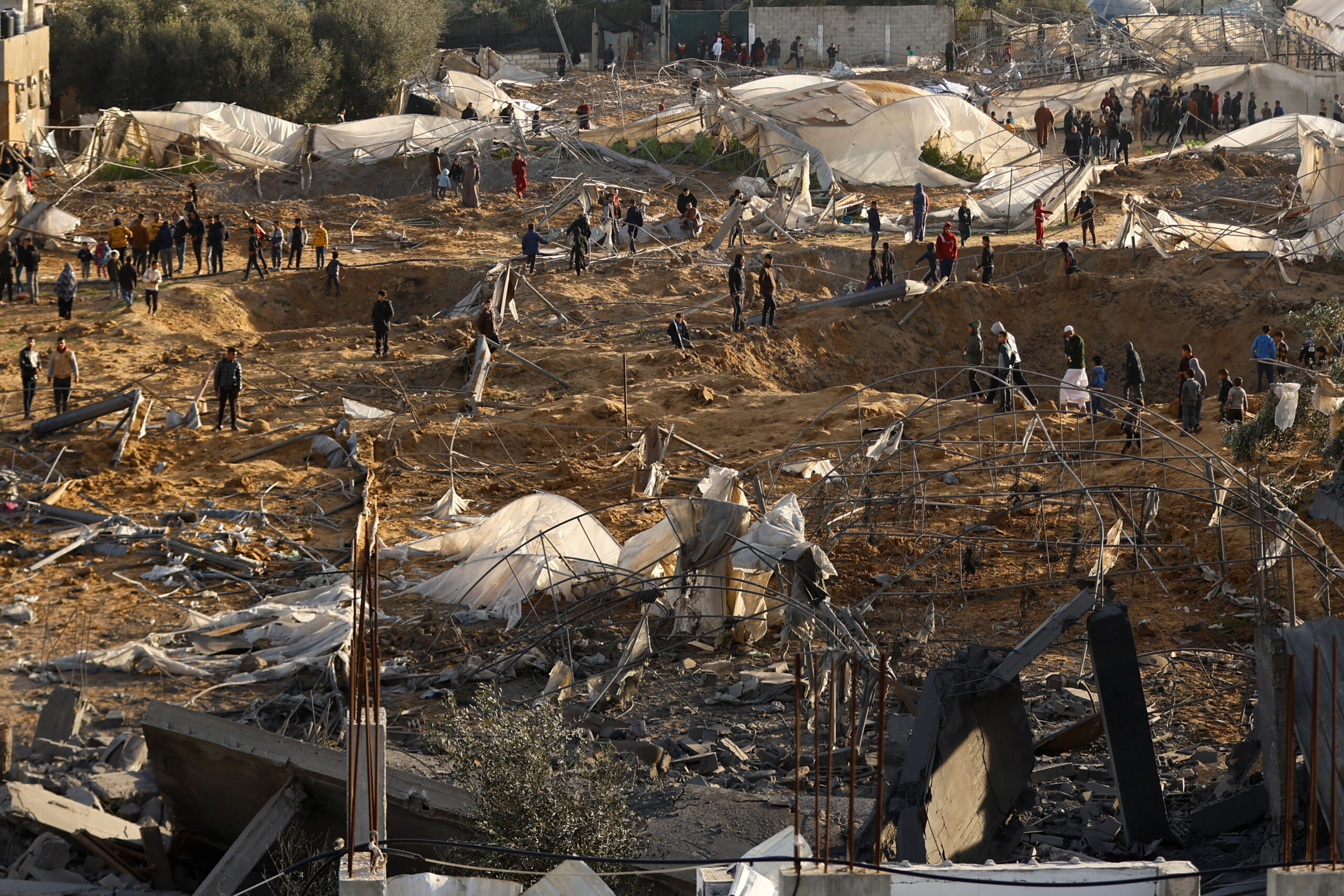 Raid di Israele su Rafah, uccisi 37 civili: due ostaggi liberati in un blitz