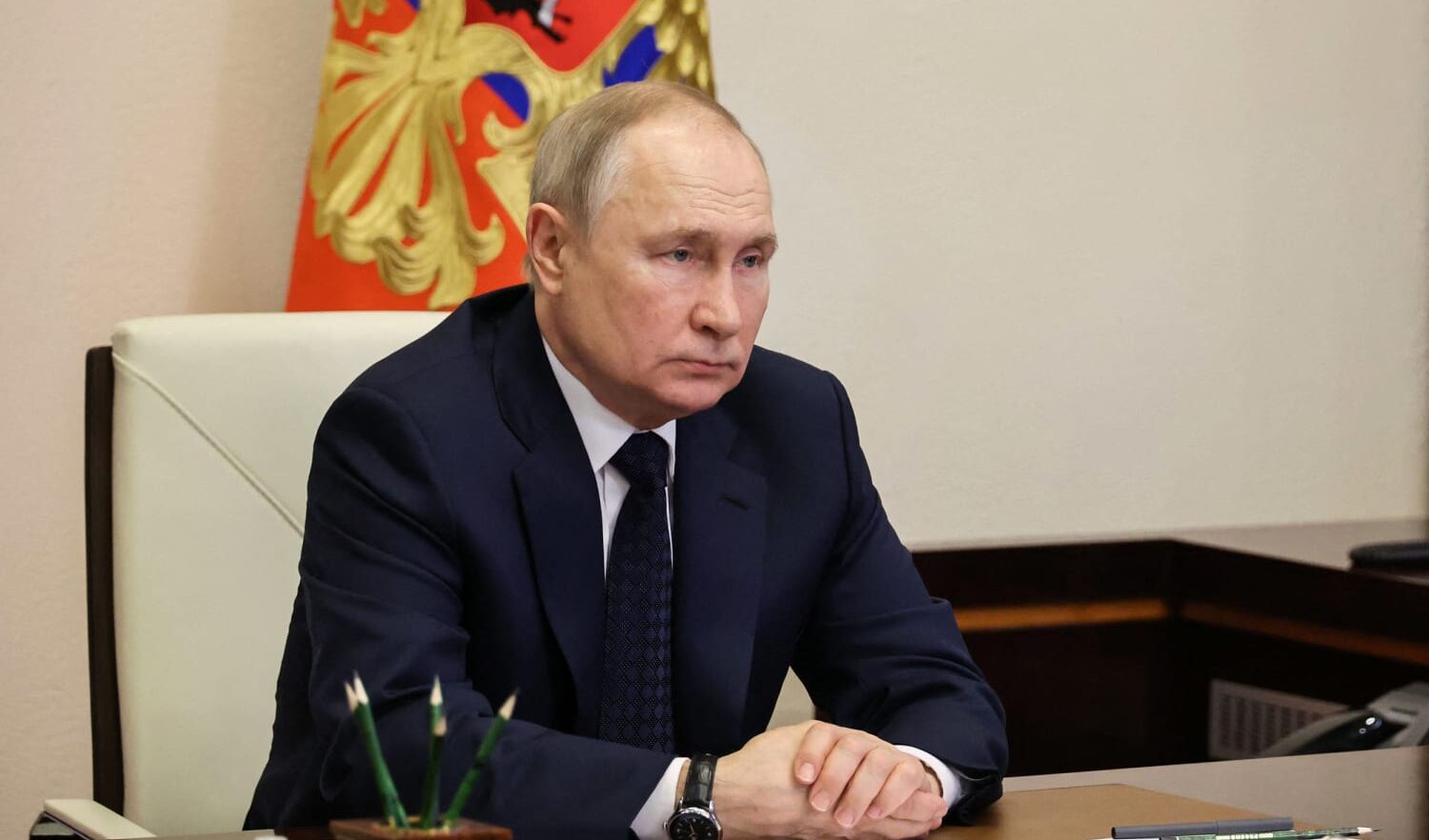 Putin attacca l’Occidente: “Deficienti” (ma intanto spera nella fine delle sanzioni)