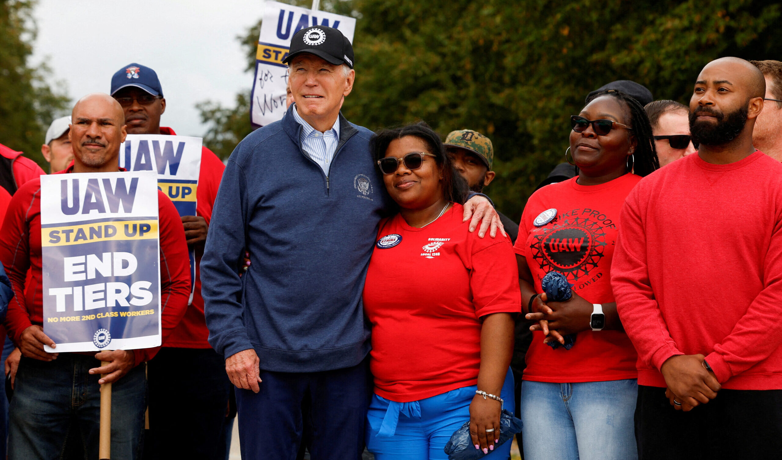 Biden vola nel Michigan a caccia del voto dei lavoratori dell'auto