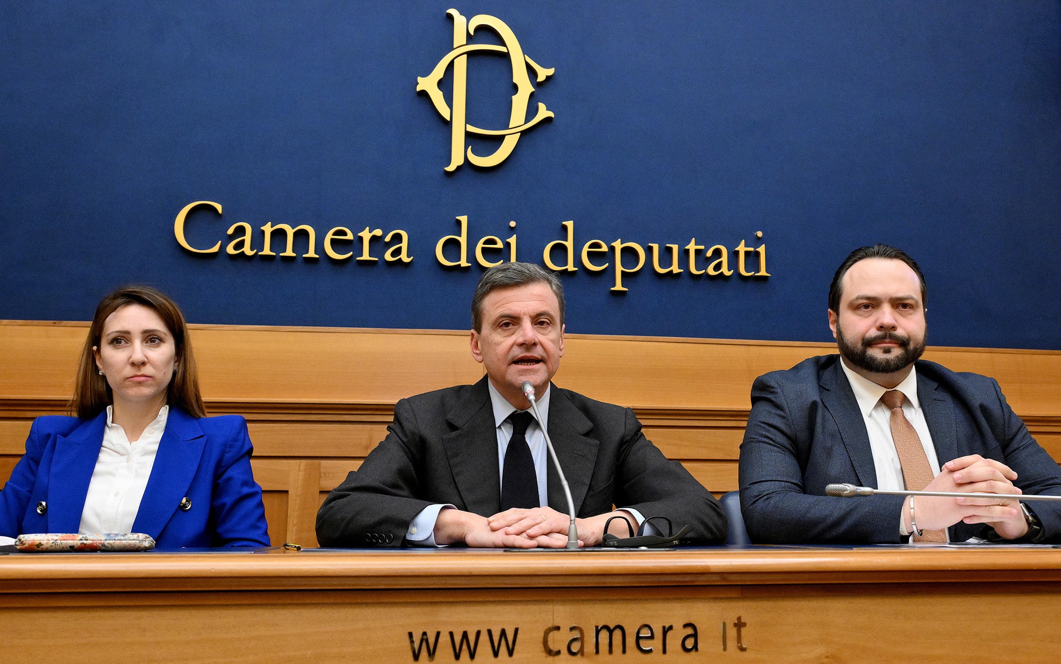 Calenda fa 'campagna acquisti' dentro M5s e scoppia la polemica