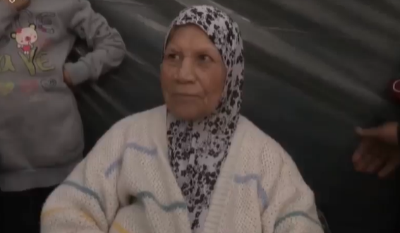 Gaza, gli israeliani arrestano come 'combattente' una donna di 82 con l'Alzheimer Gaza, gli israeliani arrestano come 'combattente' una donna di 82 con l'Alzheimer