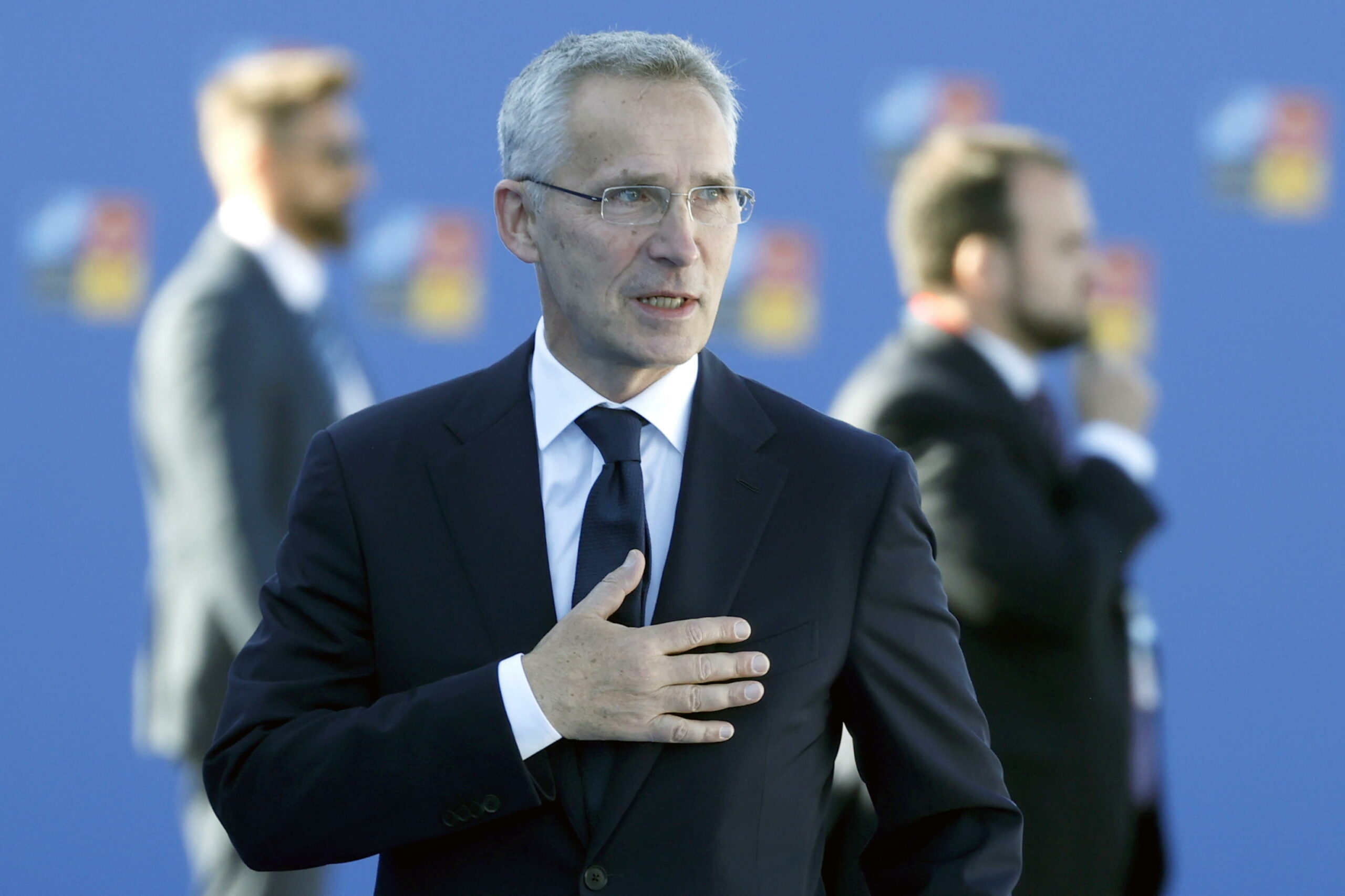 Stoltenberg spiega che la Nato non ha intenzione di inviare truppe da combattimento in Ucraina