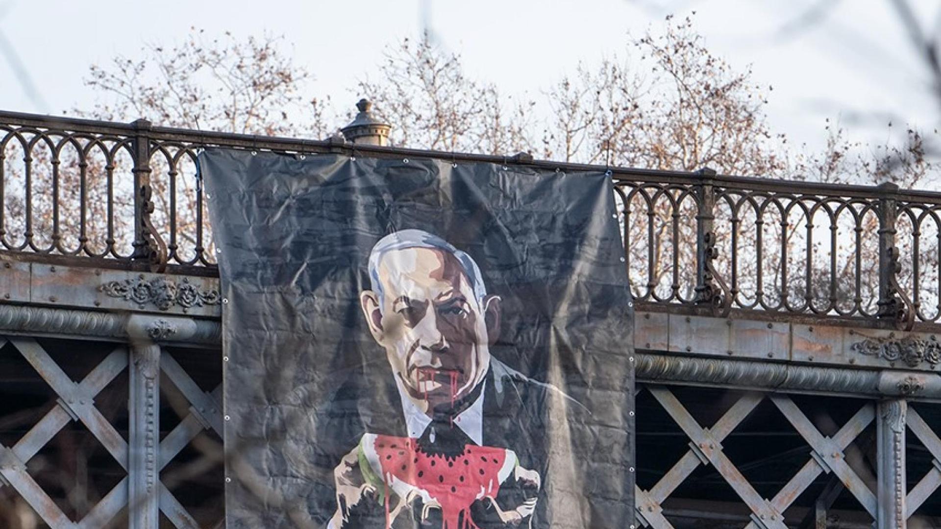 L'opera della street artist Laika contro il "genocidio" di Israele: "C'è bisogno di pace, a tutti i costi"