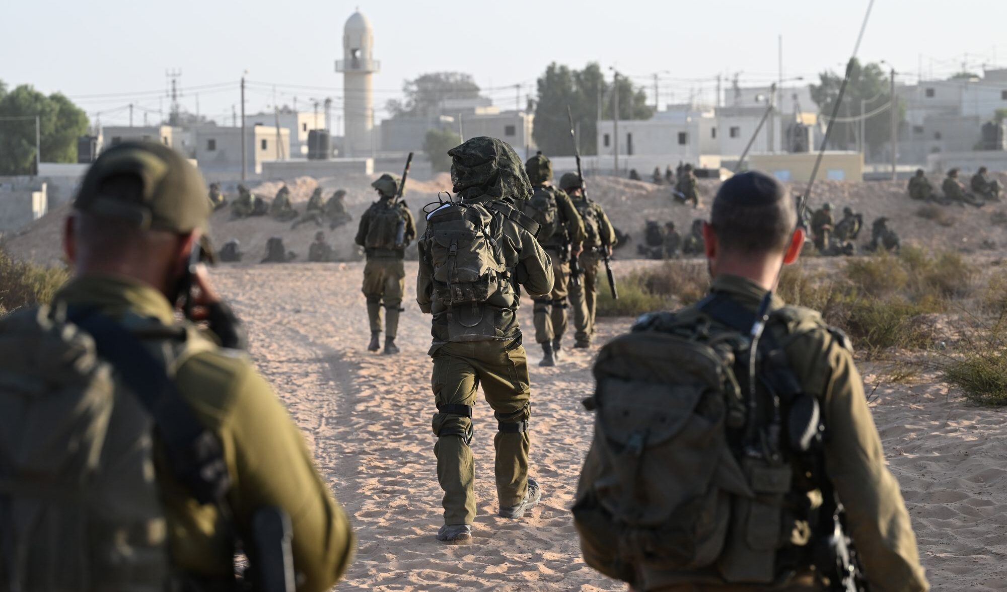 L'accusa: i soldati israeliani hanno bruciato centinaia di case a Gaza su ordine dei comandanti