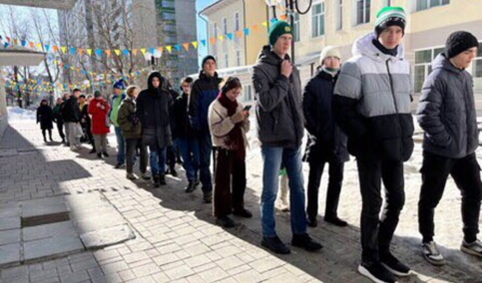 “Mezzogiorno contro Putin”: code ai seggi per l'ultima iniziativa lanciata da Navalny prima della morte