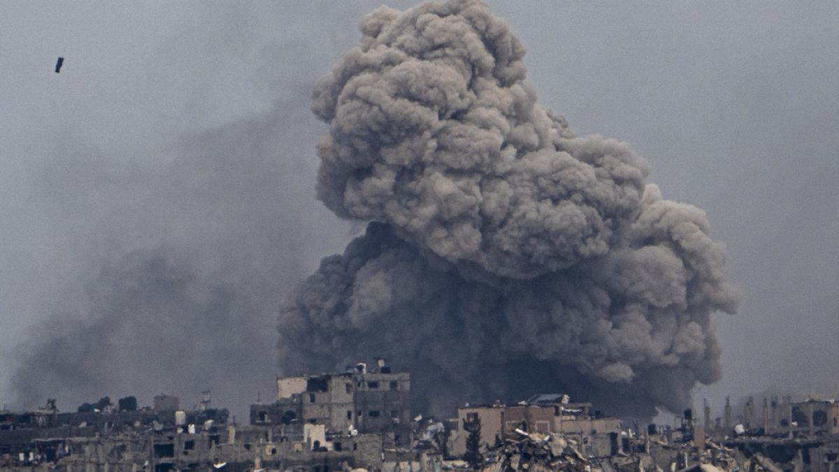Gaza, altra strage israeliana: raid notturno a Rafah, uccise 11 persone tra cui 5 bambini