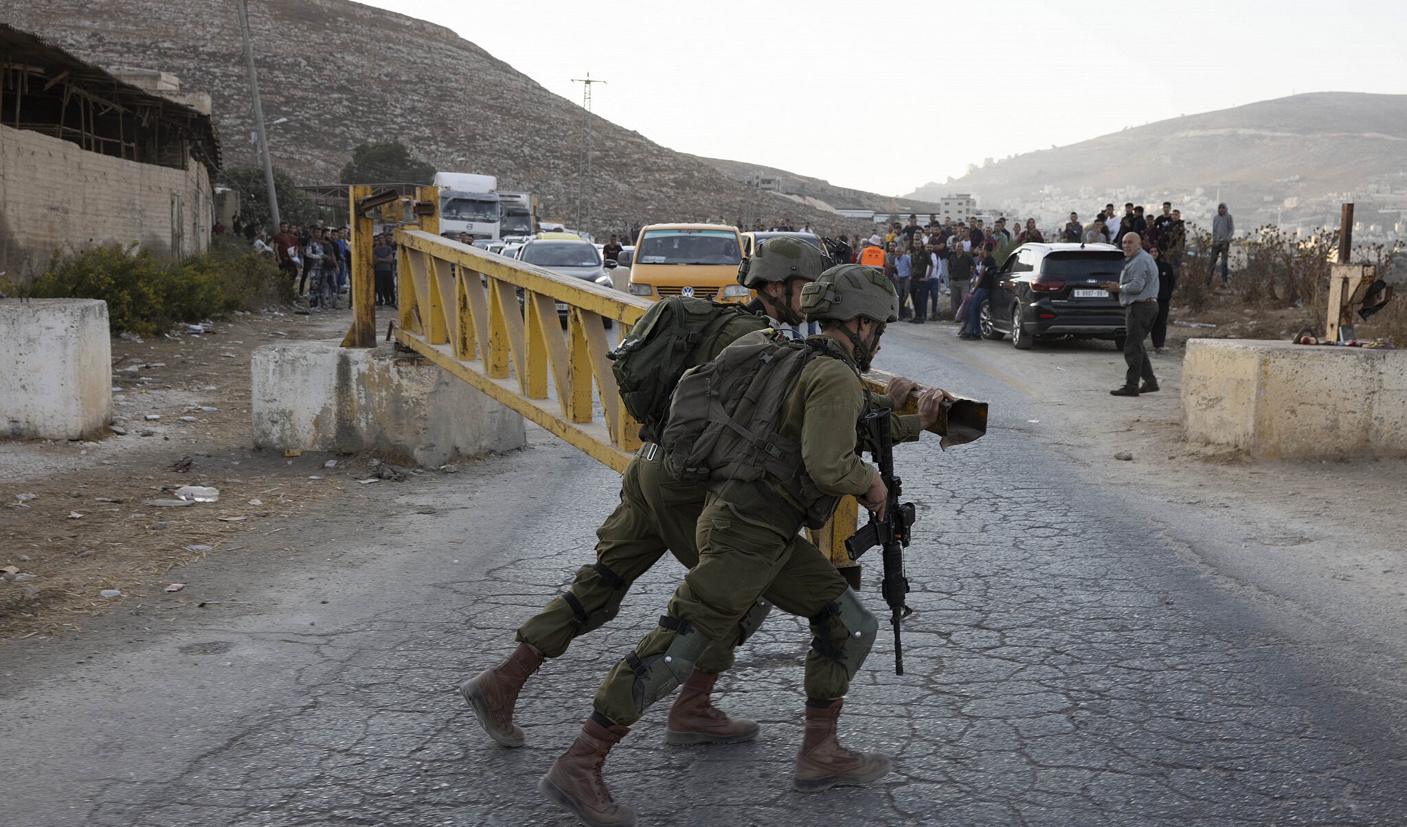 Israele uccide un ragazzino di 13 anni e per restituire il corpo pretende che sia sepolto lontano dalla famiglia Israele uccide un ragazzino di 13 anni e per restituire il corpo pretende che sia sepolto lontano dalla famiglia