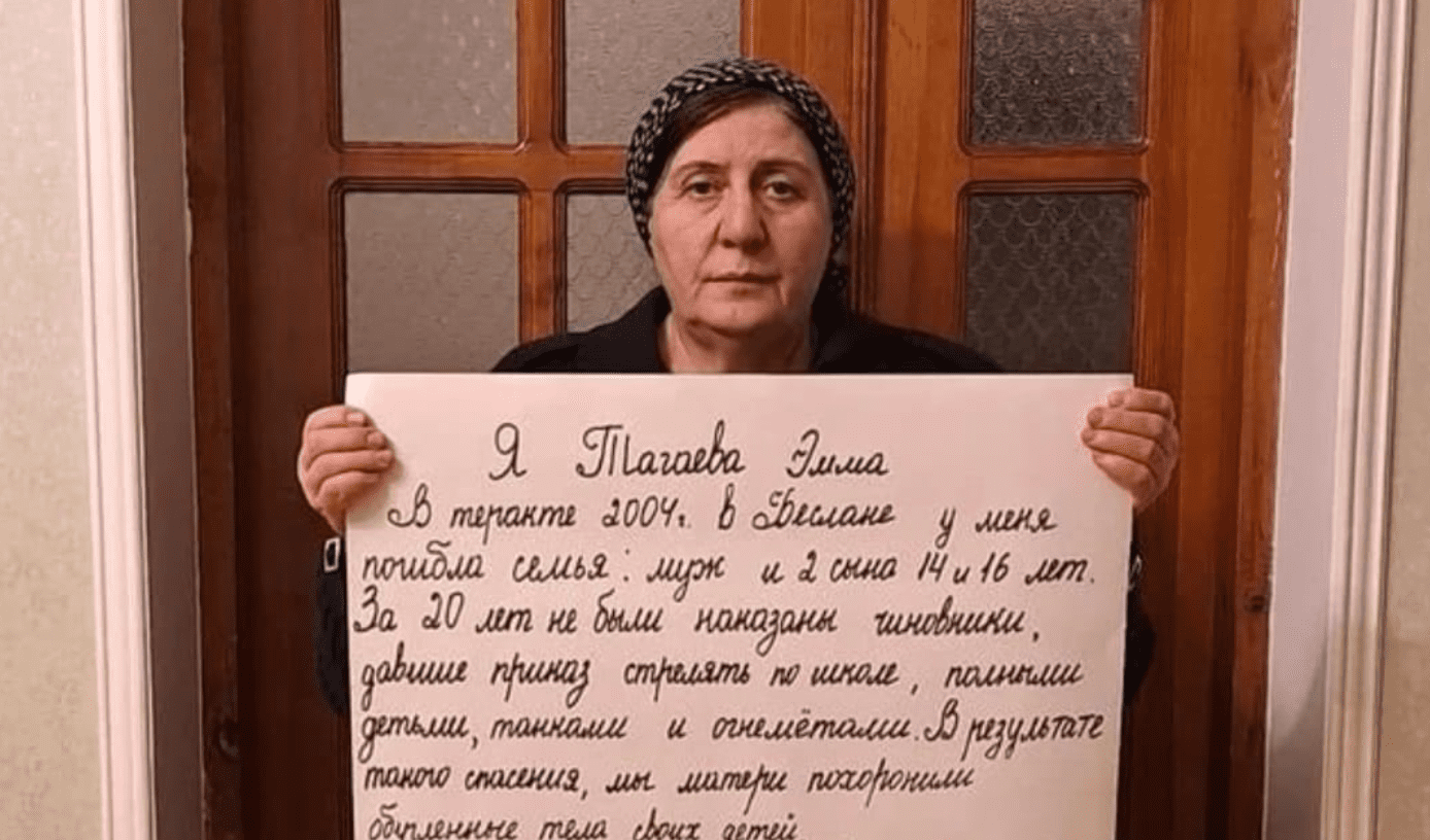 Emma, che perse i suoi figli nella strage di Beslan rende omaggio a Navalny