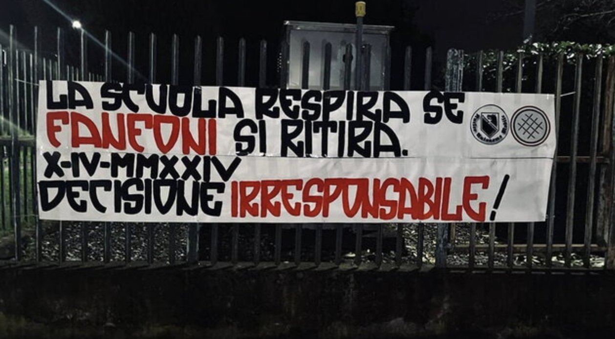 Pioltello, striscione dei fascisti per chiedere le dimissioni del preside del 'caso di Ramadan'