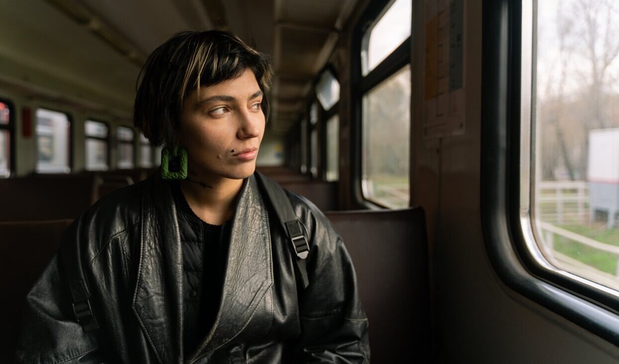 San Pietroburgo, i servizi segreti perquisiscono la casa e poi portano via l'artista Katrin Nenasheva San Pietroburgo, i servizi segreti perquisiscono la casa e poi portano via l'artista Katrin Nenasheva