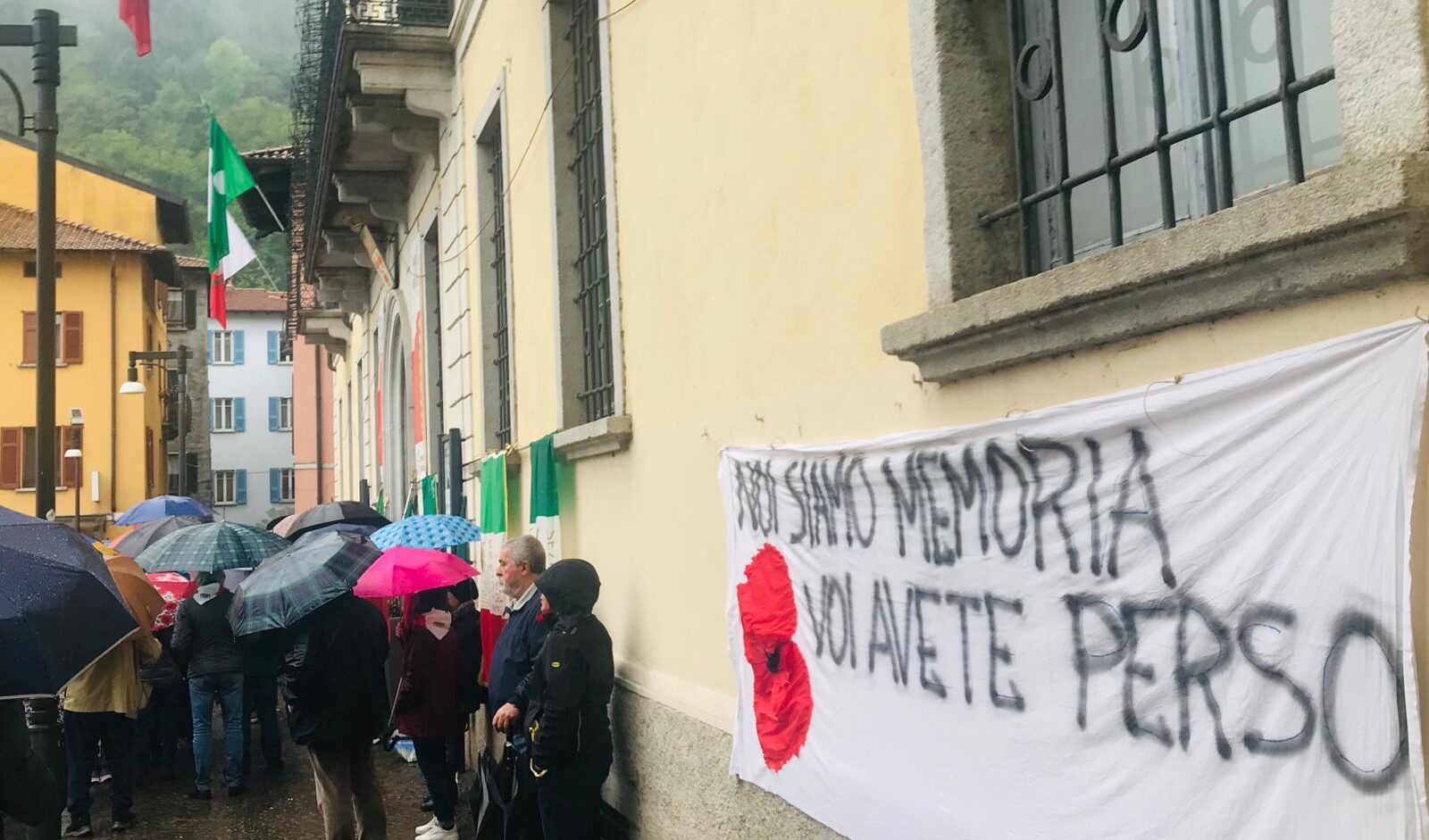 Gazzarra fascista a Dongo e Giulino di Mezzegra per commemorare la morte di Mussolini