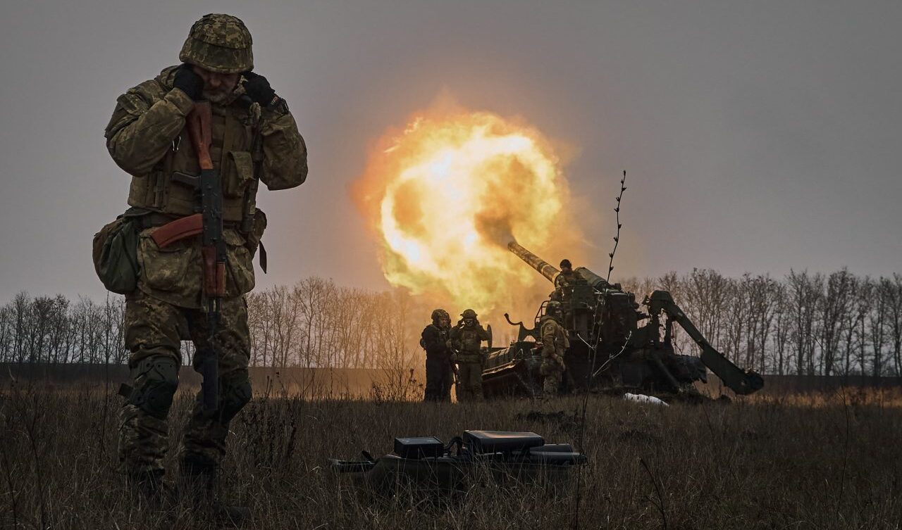 La Russia scatena un attacco su tutto il fronte e guadagna terreno al prezzo di molte perdite