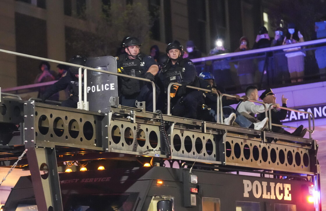 Occupazione pro-Palestina: la polizia irrompe alla Columbia University, decine di arresti