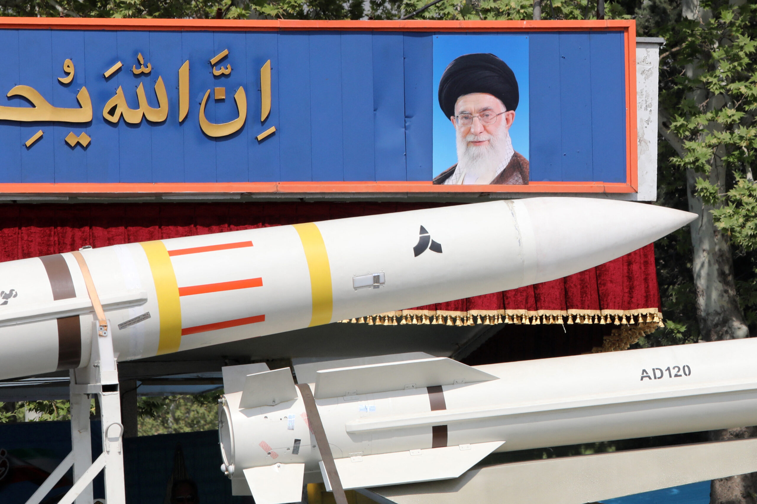 Trump apre all’Iran, ma Teheran è nel guado: tra l’eredità di Khamenei, i pasdaran affaristi e il rischio di crollo