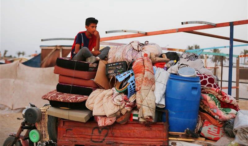 Salito a 810 mila il numero dei palestinesi costretti a fuggire da Rafah dopo gli attacchi israeliani