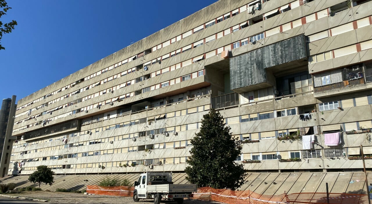 Colpi di pistola contro un uomo a Corviale, soccorso e trasportato in codice rosso in ospedale