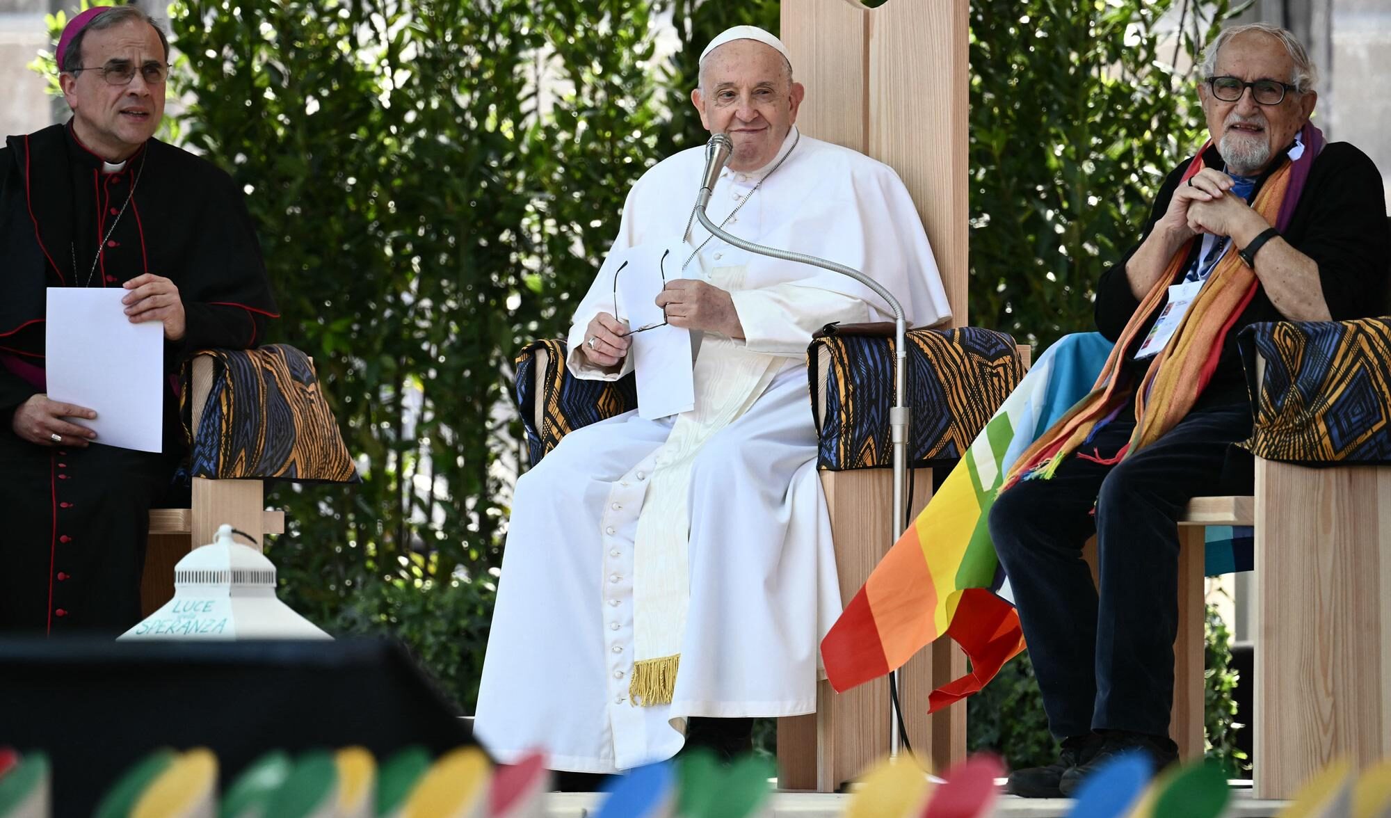 Riflessioni su Papa Francesco: perdono, conflitti e la fratellanza universale