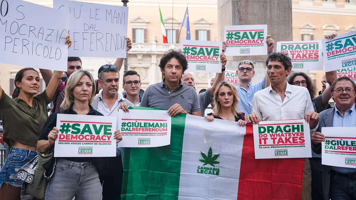 Cannabis, la Lega vuole la repressione totale: "Dobbiamo vietare anche le immagini e i disegni stilizzati"