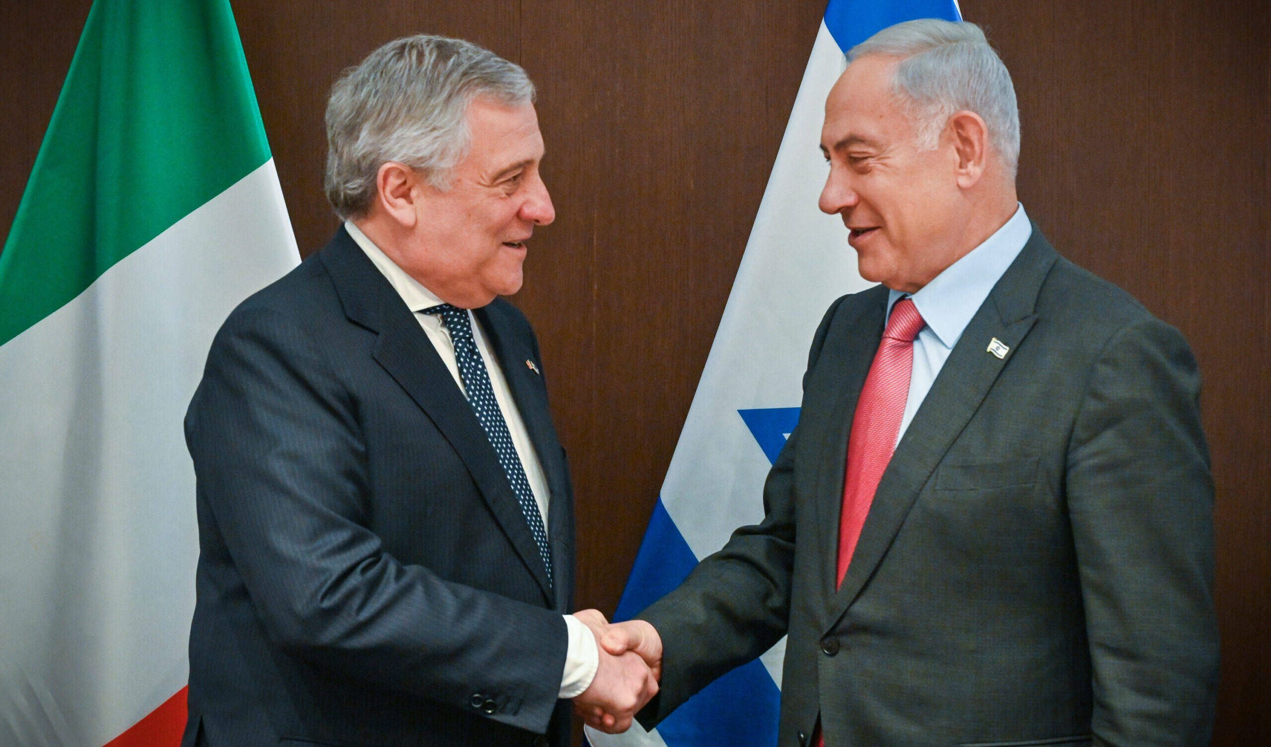 Tajani piega l’Italia agli Usa: più spese militari e zero dazi per compiacere Trump ed esportare