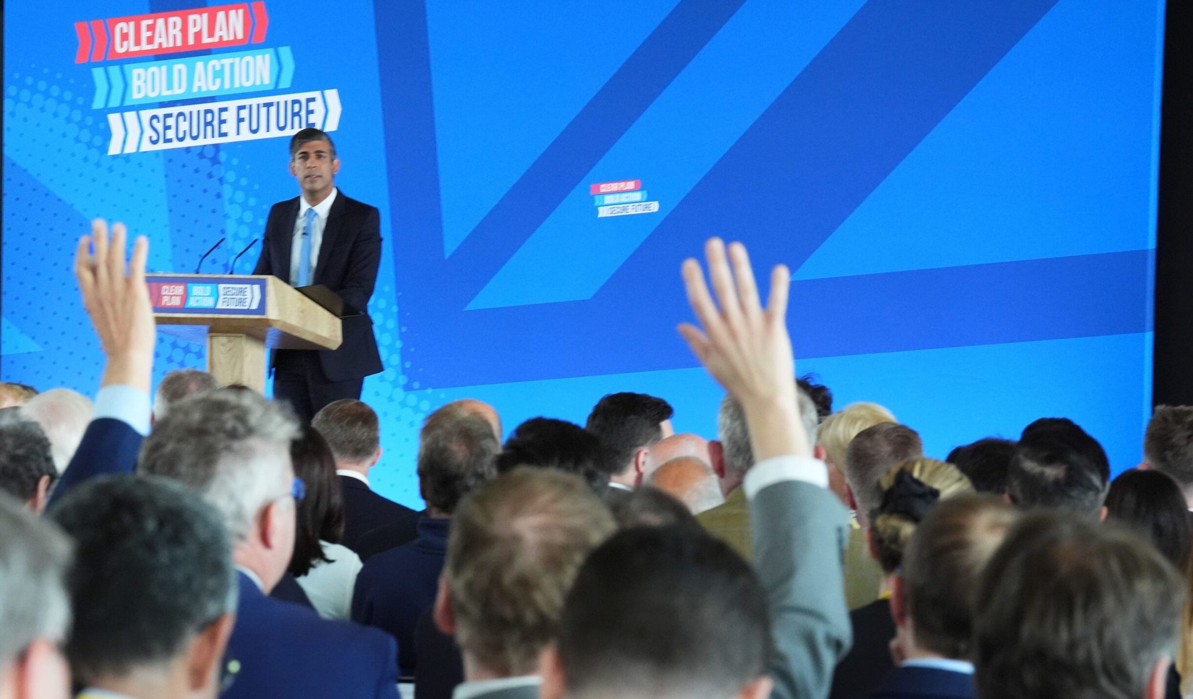 Sondaggi politici: laburisti in testa ma nel Regno Unito cresce il peso dei partiti minori