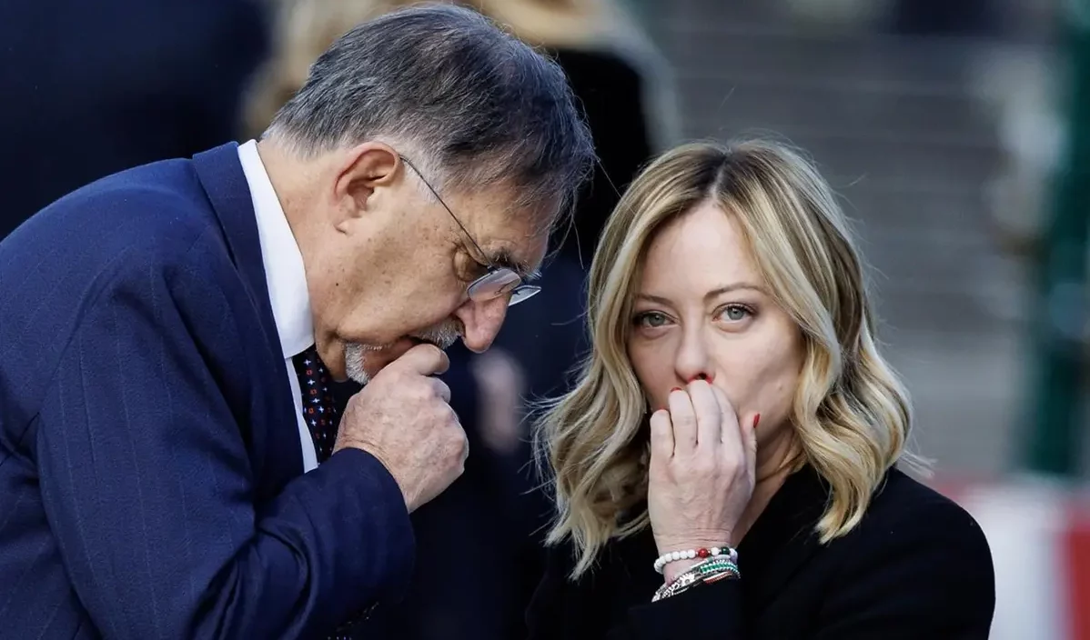 Meloni ha voglia di scherzare e dice che Fratelli d'Italia ha fatto i conti con il ventennio fascista