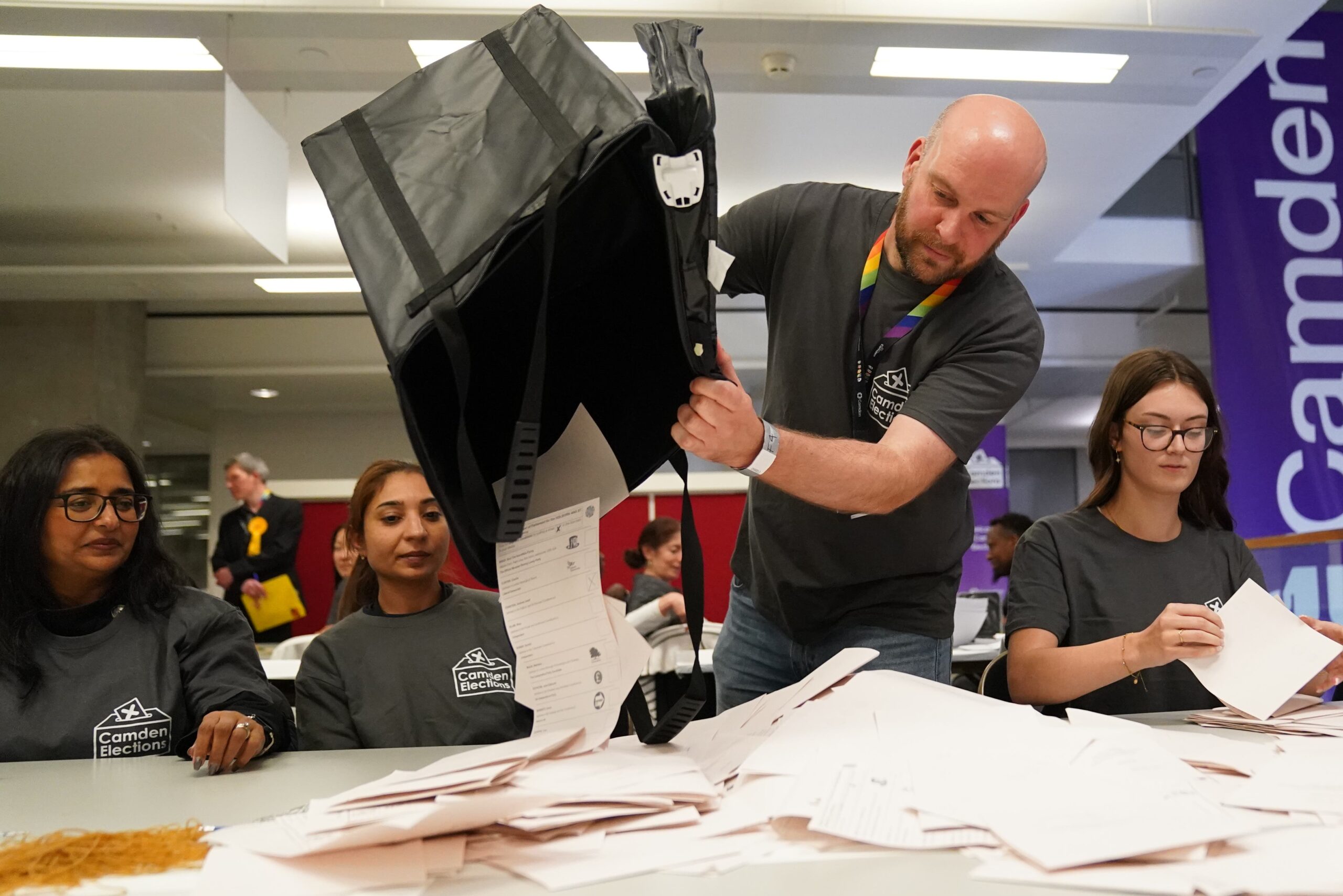 Nel Regno Unito trionfo laburista: 410 seggi contro i 131 dei Conservatori al minimo storico Nel Regno Unito trionfo laburista: 410 seggi contro i 131 dei Conservatori al minimo storico