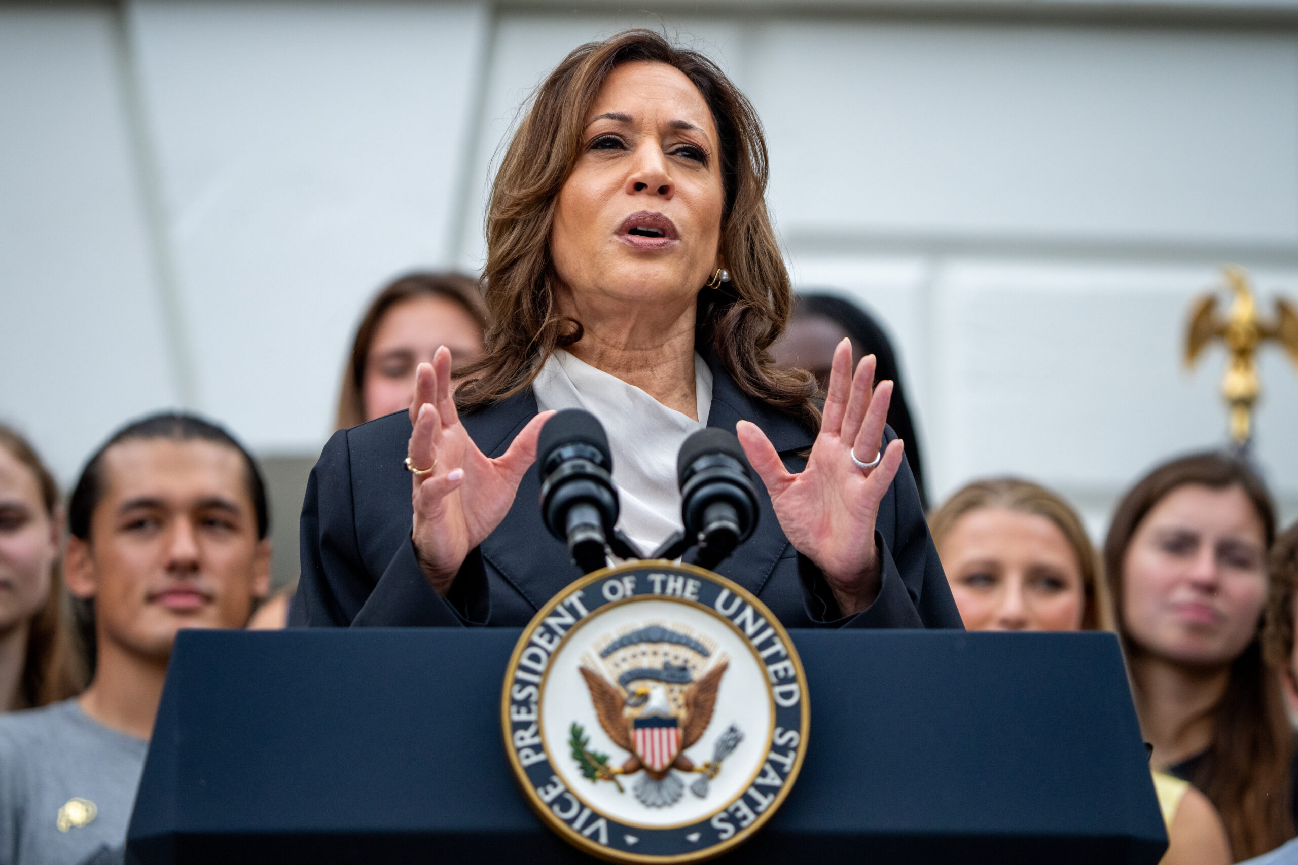 Sondaggi politici: Kamala Harris recupera lo svantaggio su Trump