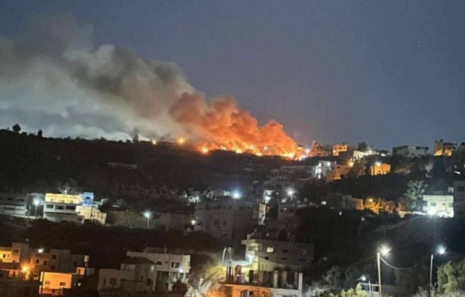 I coloni israeliani peggio del Ku Klux Klan: assalto a un villaggio palestinese e sparatoria con morti e feriti