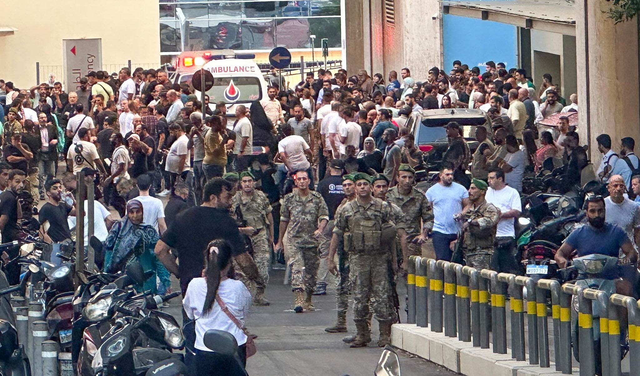 Altri cyber attacchi ad Hezbollah: esplosioni di walkie-talkie a Beirut Altri cyber attacchi ad Hezbollah: esplosioni di walkie-talkie a Beirut