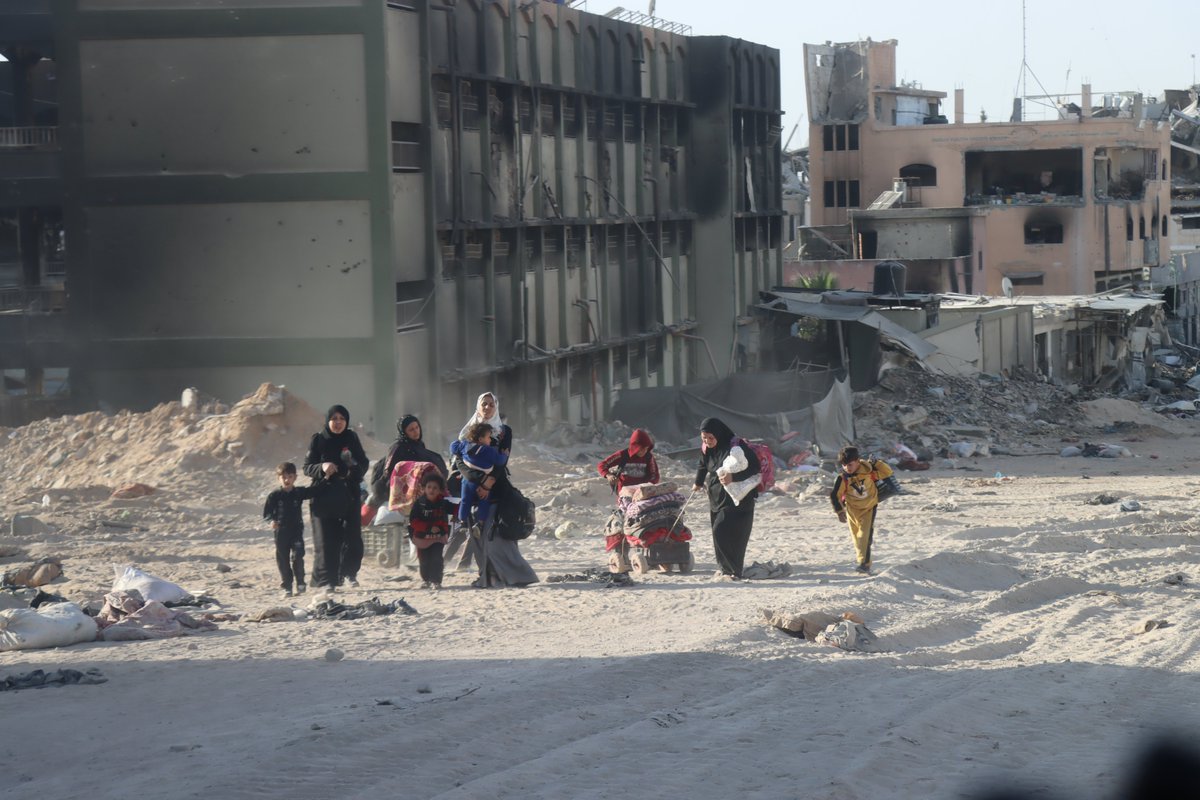 Gaza, continuano le stragi israeliane: 14 palestinesi uccisi in un'area umanitaria, tra loro donne e bambini Gaza, continuano le stragi israeliane: 14 palestinesi uccisi in un'area umanitaria, tra loro donne e bambini