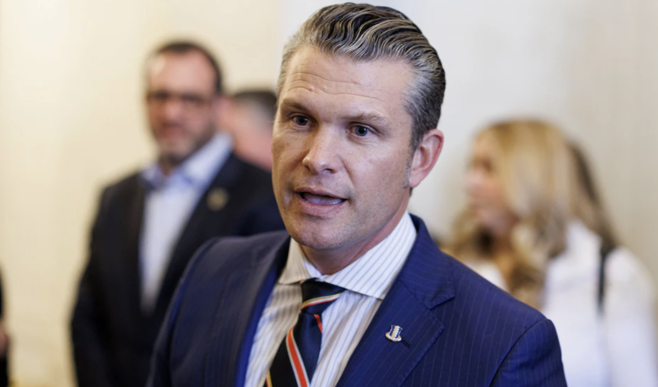 Pete Hegseth resiste alle voci di sostituzione con DeSantis e alle controversie sul suo passato