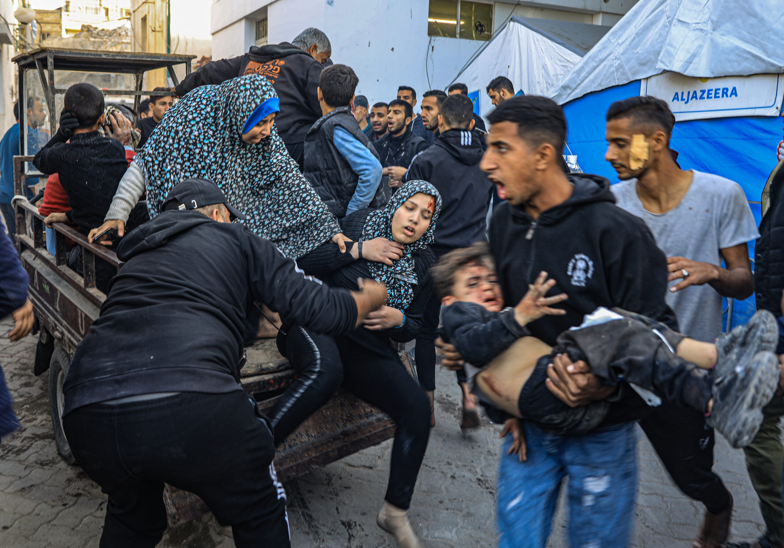 Israele sta trasformando la carestia a Gaza in una guerra di propaganda