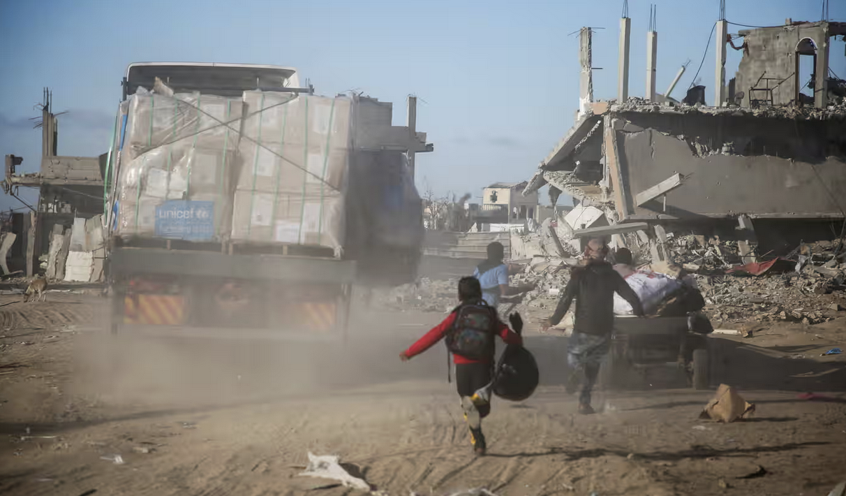 A Gaza Israele bombarda le tende vicino agli ospedali dove c'erano giornalisti: due morti e nove feriti
