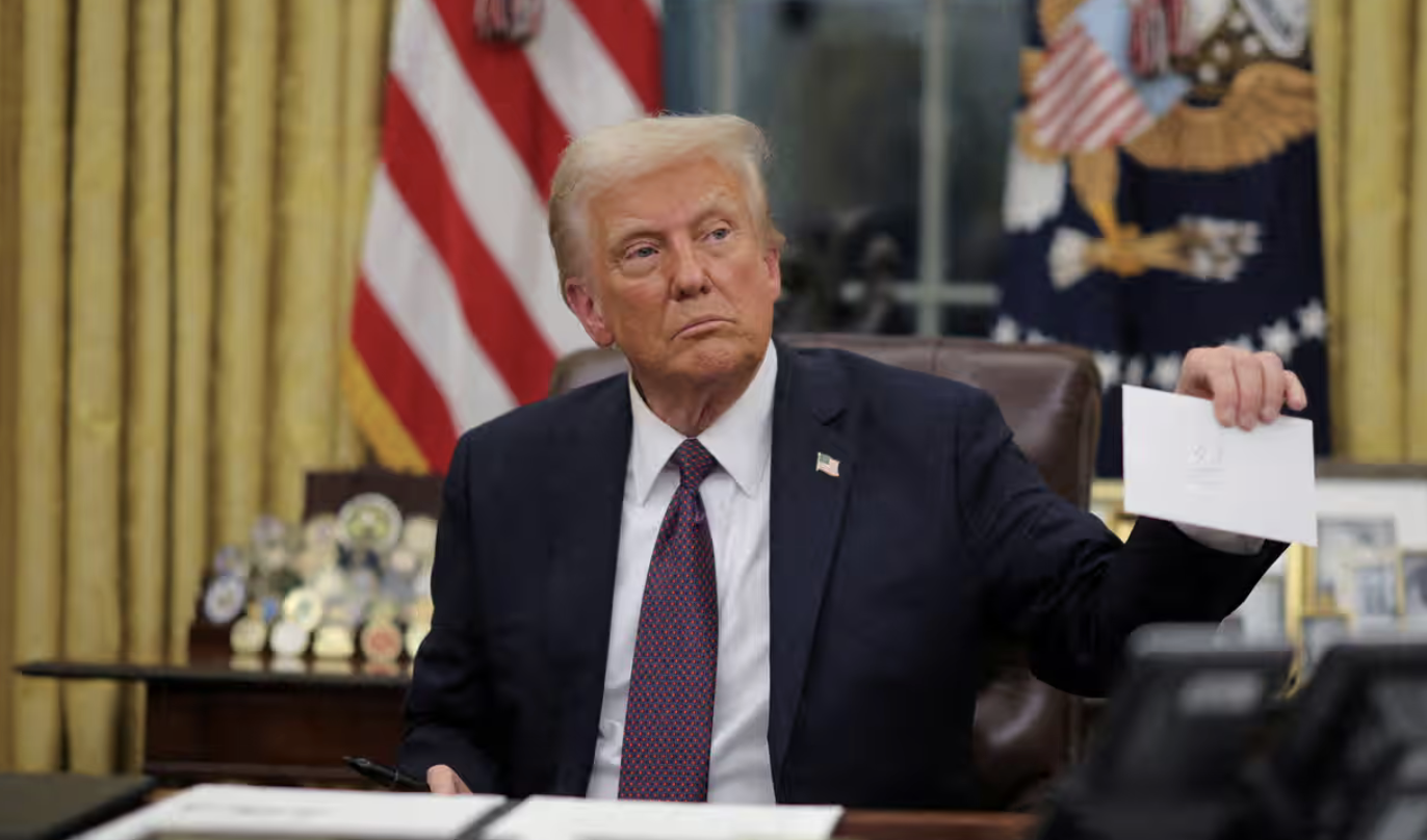 Menzogna, culto della personalità, divisione: perché le 'virtù' di Trump si addicono più a un Antipapa che al Papa
