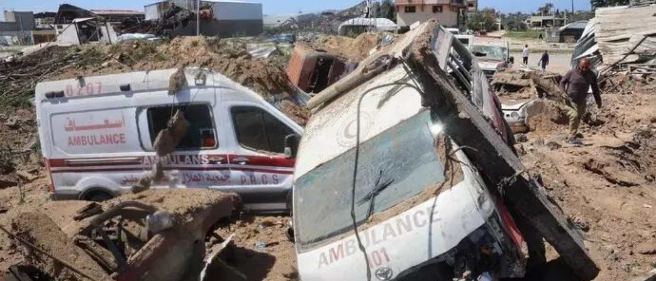 Strage delle ambulanze: ritrovati i corpi di 14 paramedici palestinesi uccisi e fatti a pezzi dai militari israeliani