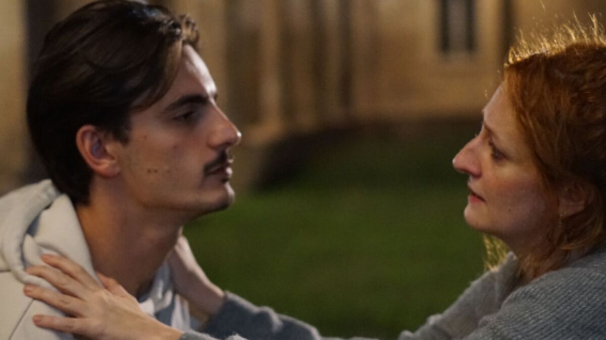 Madri - di Diego Pleuteri - regia di Alice Sinigaglia - con Valentina Picello e Vito Vicino - recensione di Alessia de Antoniis