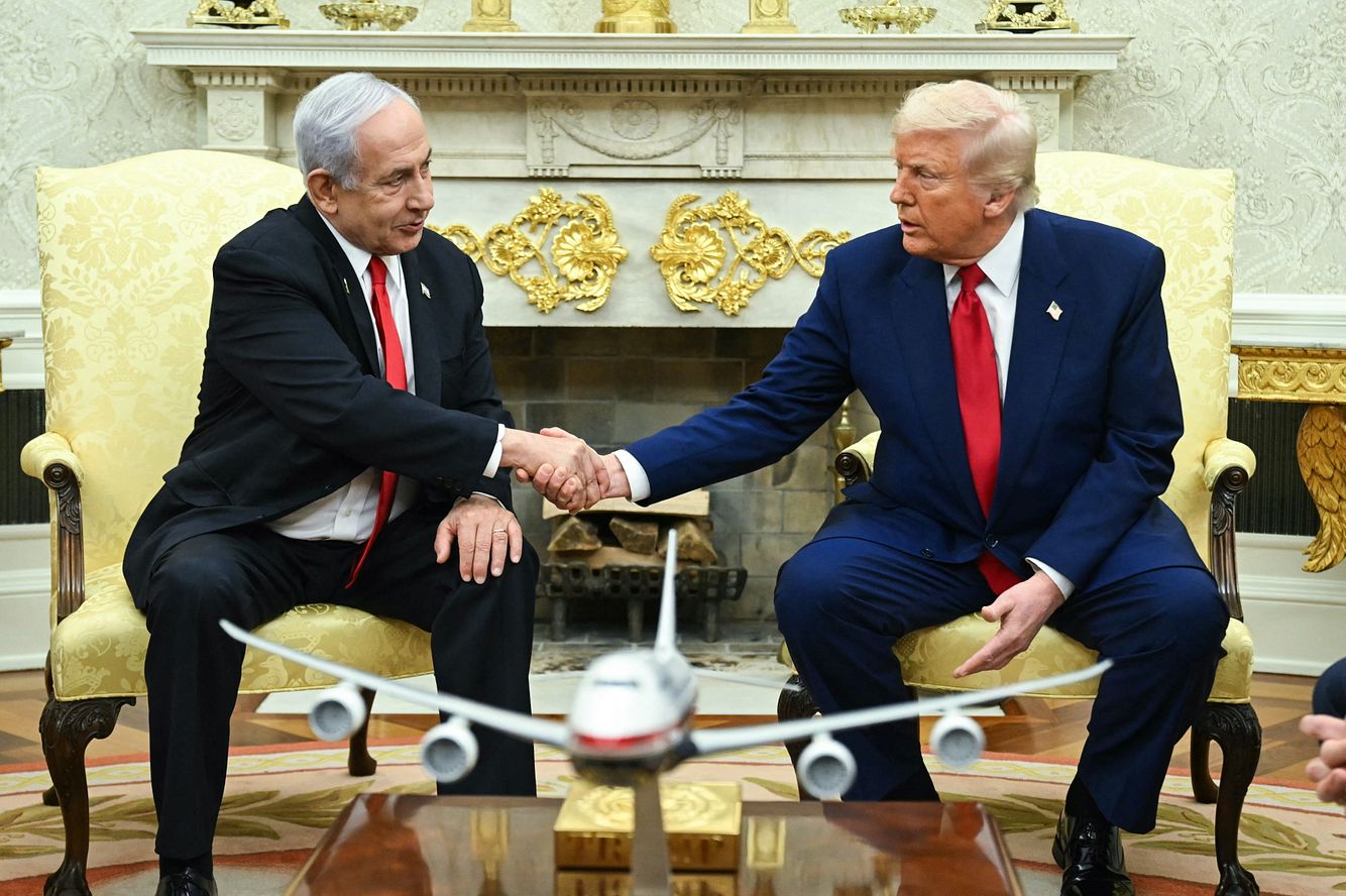 Gaza: Trump ribadisce il suo folle piano di deportare i palestinesi per prendersi la Striscia e fare resort