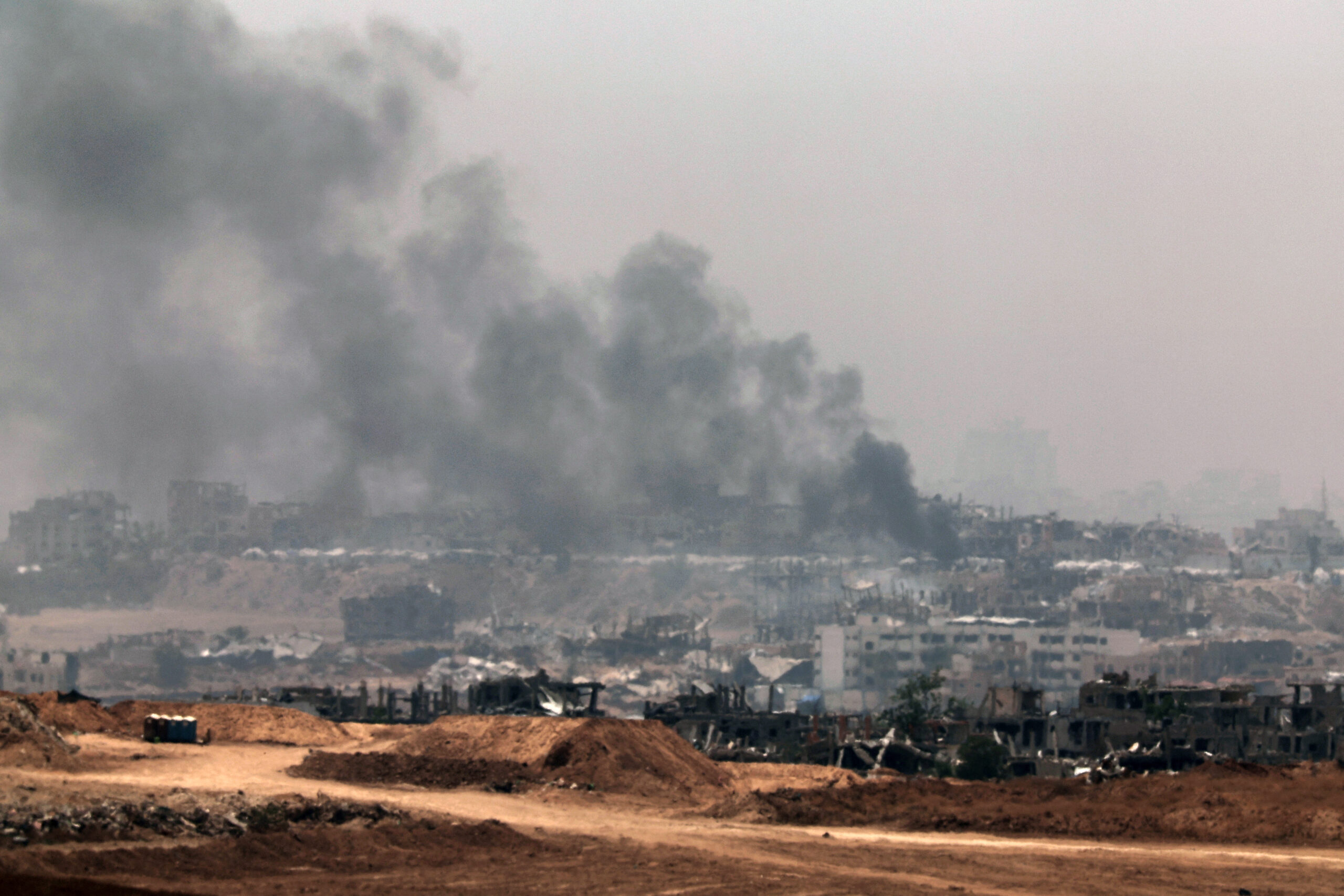 Il massacro di Netanyahu non si ferma: altra notte di terrore con 125 palestinesi uccisi dalle bombe