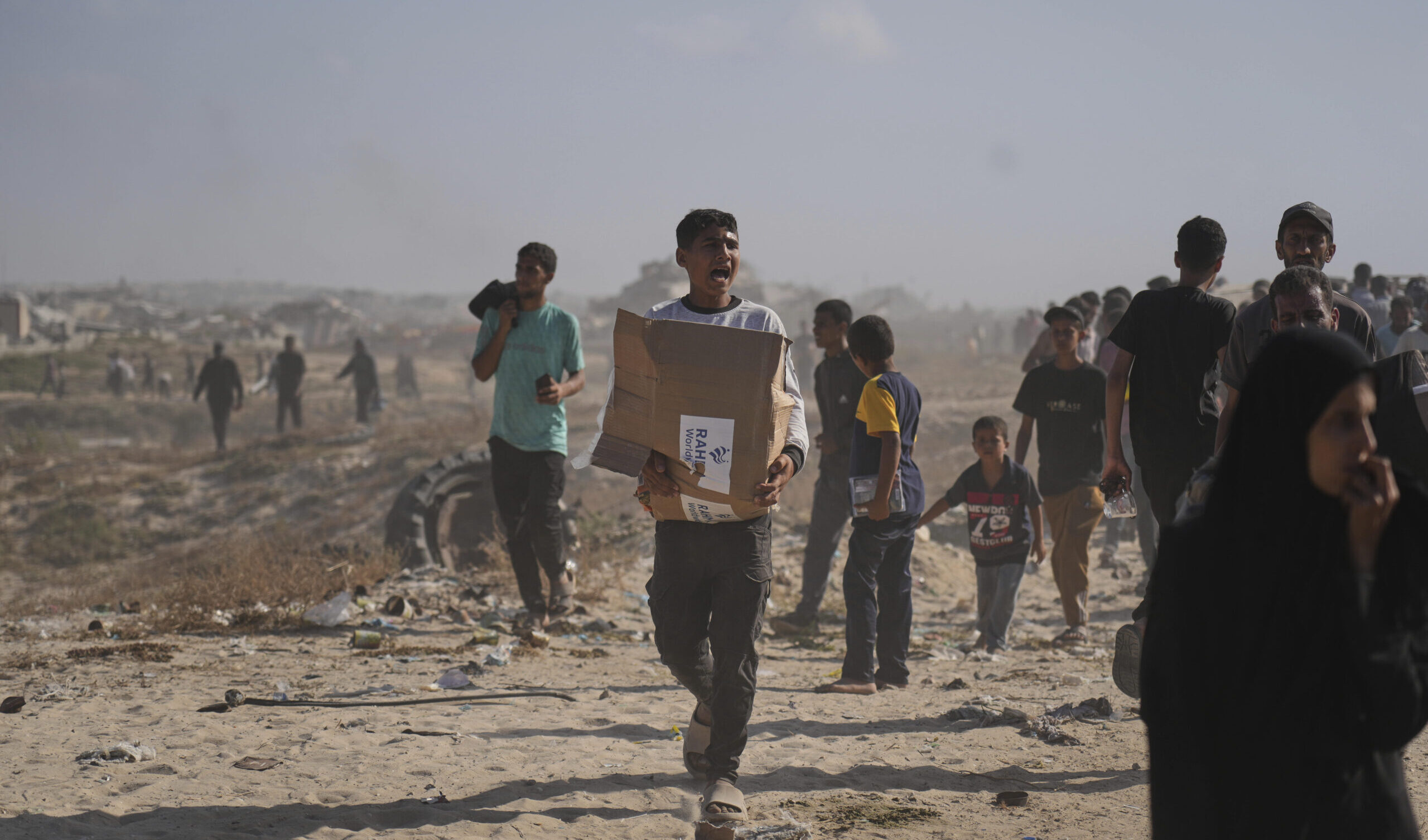 Bombardamenti israeliani su Gaza, otto morti solo in un attacco a casa di un giornalista: 15 vittime in totale