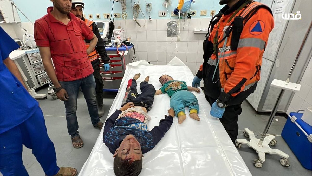 L'immagine di due bambini uccisi a Gaza scuote le coscienze: chi si dice 'madre cristiana' condanni l'orrore