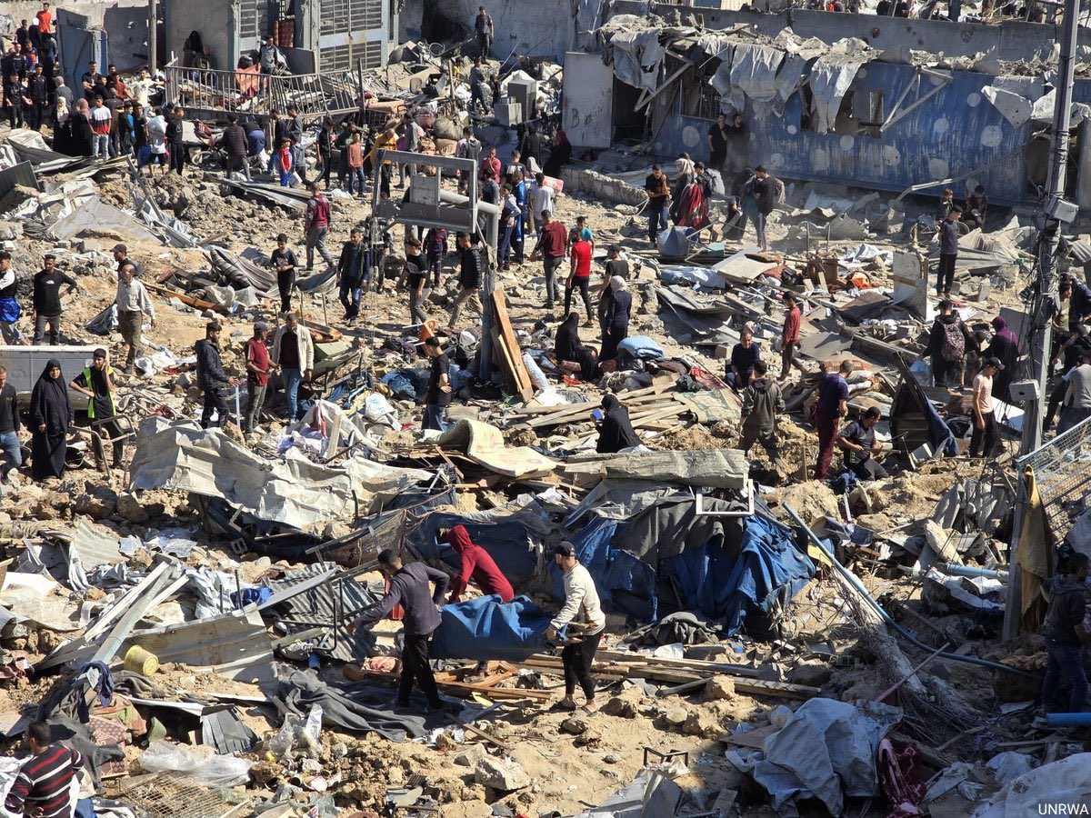 Gaza, attacco israeliano su tenda di sfollati: uccisi tre bambini e i loro genitori