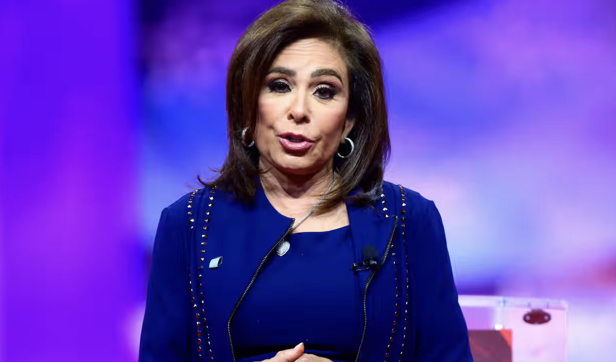 Trump nomina Jeanine Pirro procuratrice a Washington: premiata chi diffuse le fake news sul voto truccato