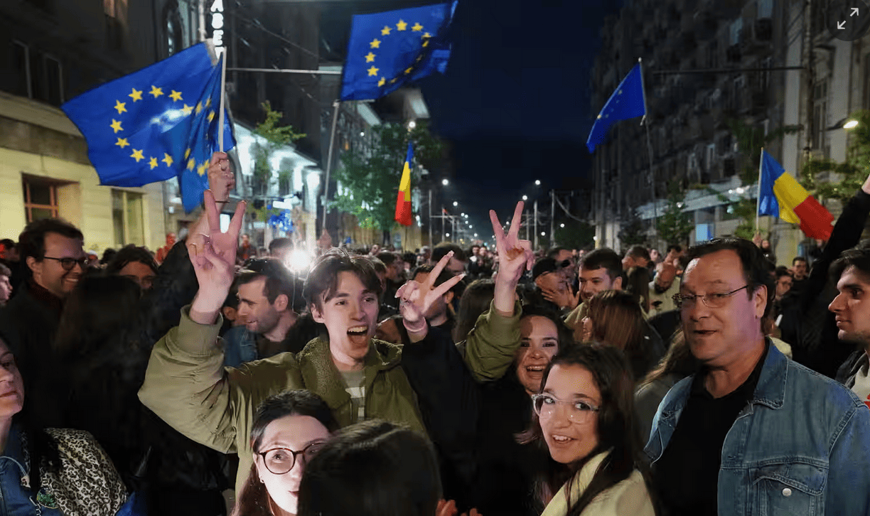 Presidenziali in Romania: l'europeista Dan vince con il 54,03% battendo l'estremista di destra Simion