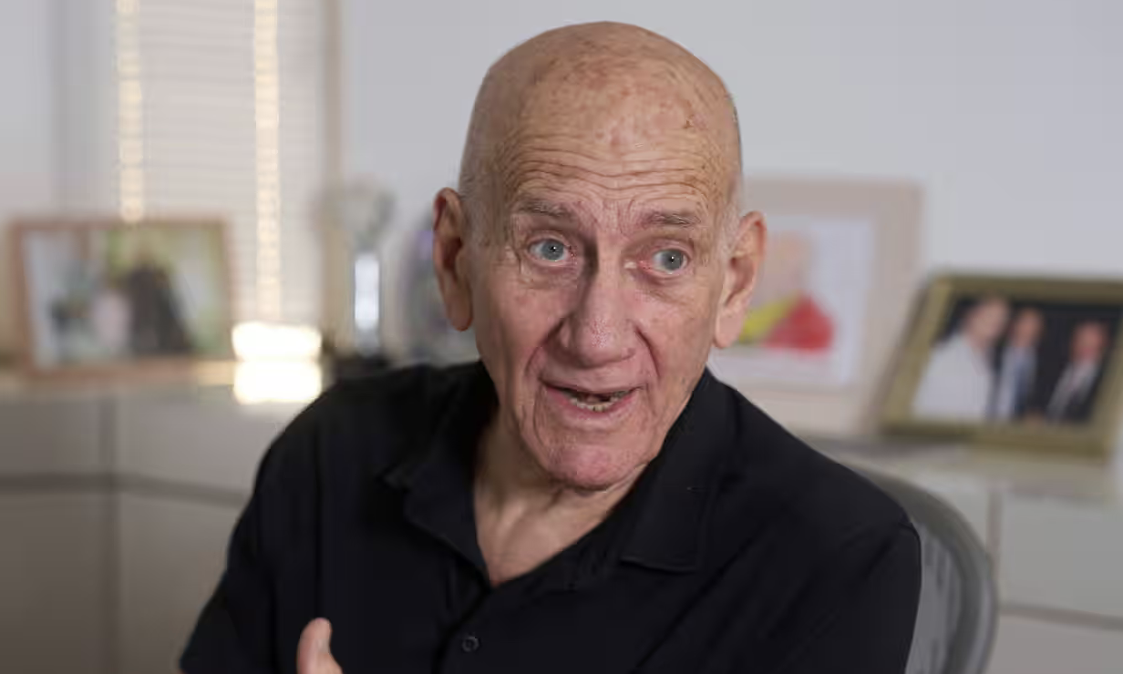 L'ex premier Ehud Olmert ha denunciato che Israele sta commettendo crimini di guerra a Gaza