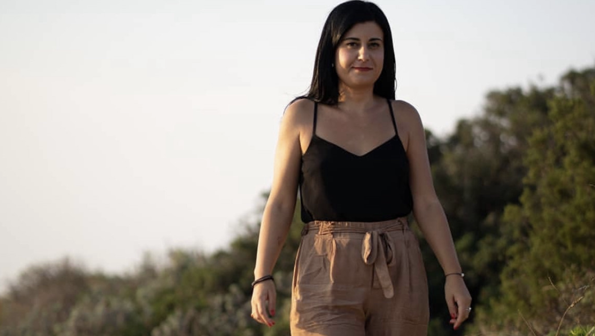 Meta blocca i profili di Claudia Sarritzu per i suoi post in cui denunciava gli orrori di Gaza